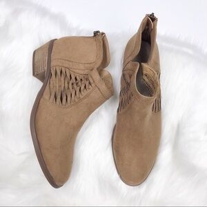 Shoe dazzle faux suede ankle boots size 9